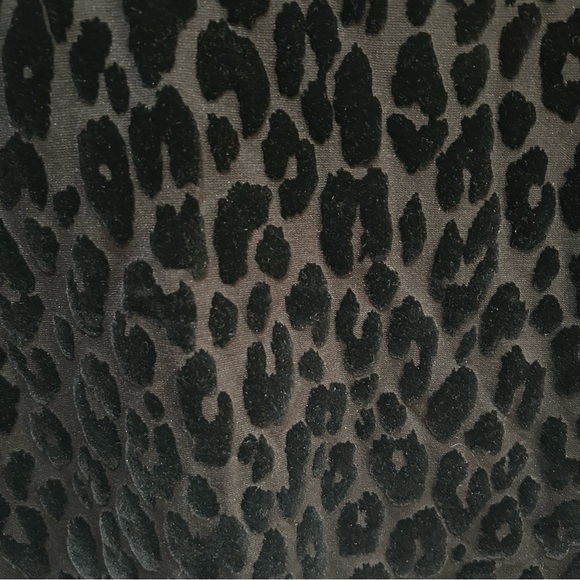 Ann Taylor ~ new ~Black Leopard Animal Print Flocked Stretch Top in Small Petite - Picture 3 of 11